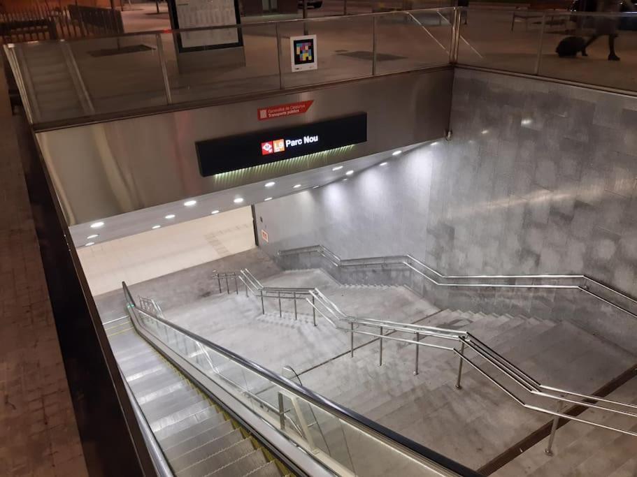 Gran Apartamento Cerca Del Aeropuerto Appartamento El Prat de Llobregat Esterno foto