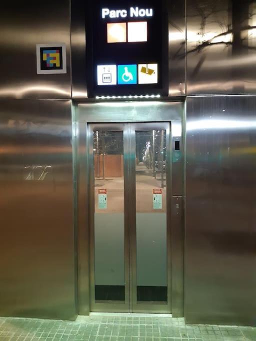 Gran Apartamento Cerca Del Aeropuerto Appartamento El Prat de Llobregat Esterno foto