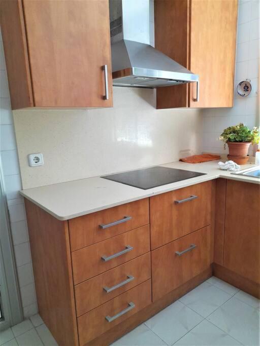 Gran Apartamento Cerca Del Aeropuerto Appartamento El Prat de Llobregat Esterno foto