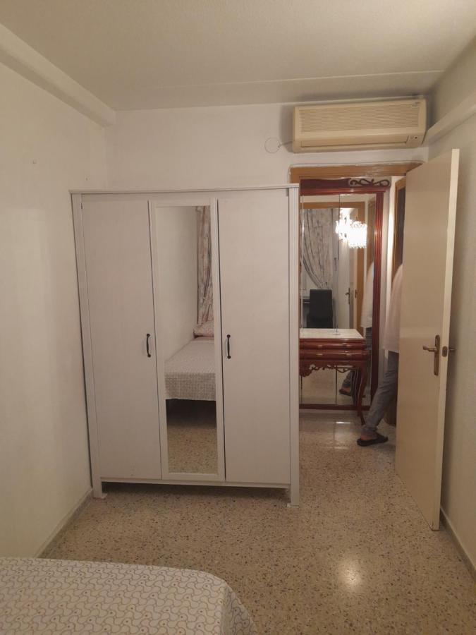 Gran Apartamento Cerca Del Aeropuerto Appartamento El Prat de Llobregat Esterno foto